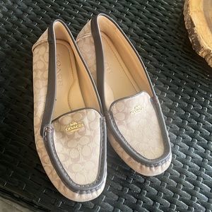 Women’s Coach Loafers/ Flats. Brown/Tan Classic style. Size 7.5. Barely worn.